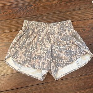 Lululemon LR Tracker short